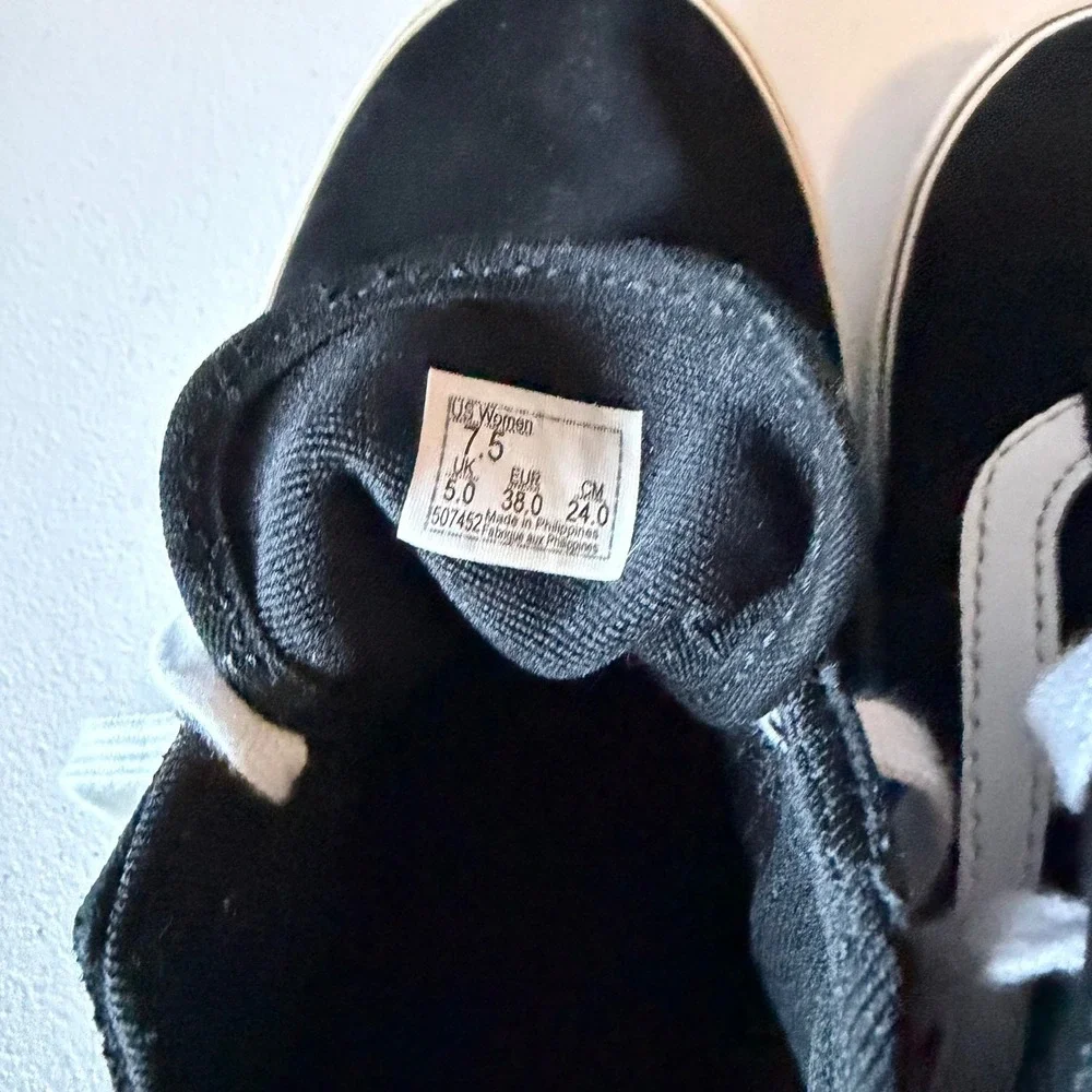Vans Ward Low Top Sneakers Women 7.5 Black White Canvas Suede Skate Shoes
